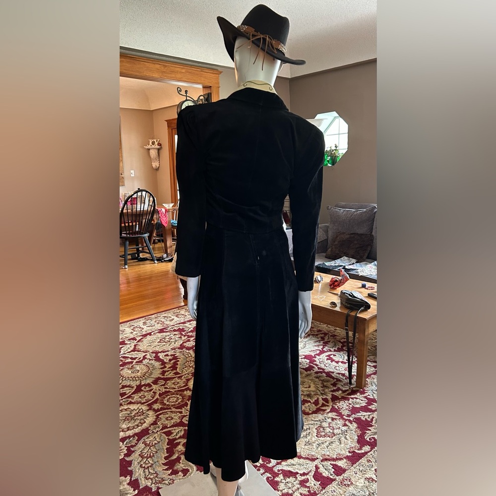 #112 Vintage suede suit - Picture 2 of 16